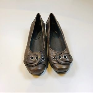 Women’s brown flats